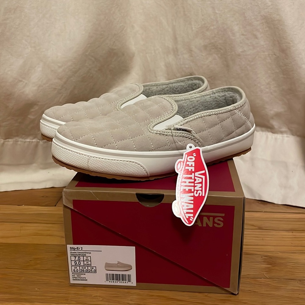 Brand new in box Slip-Er 2 Oatmeal Sherpa suede 7.0 mens / 9.0 womens